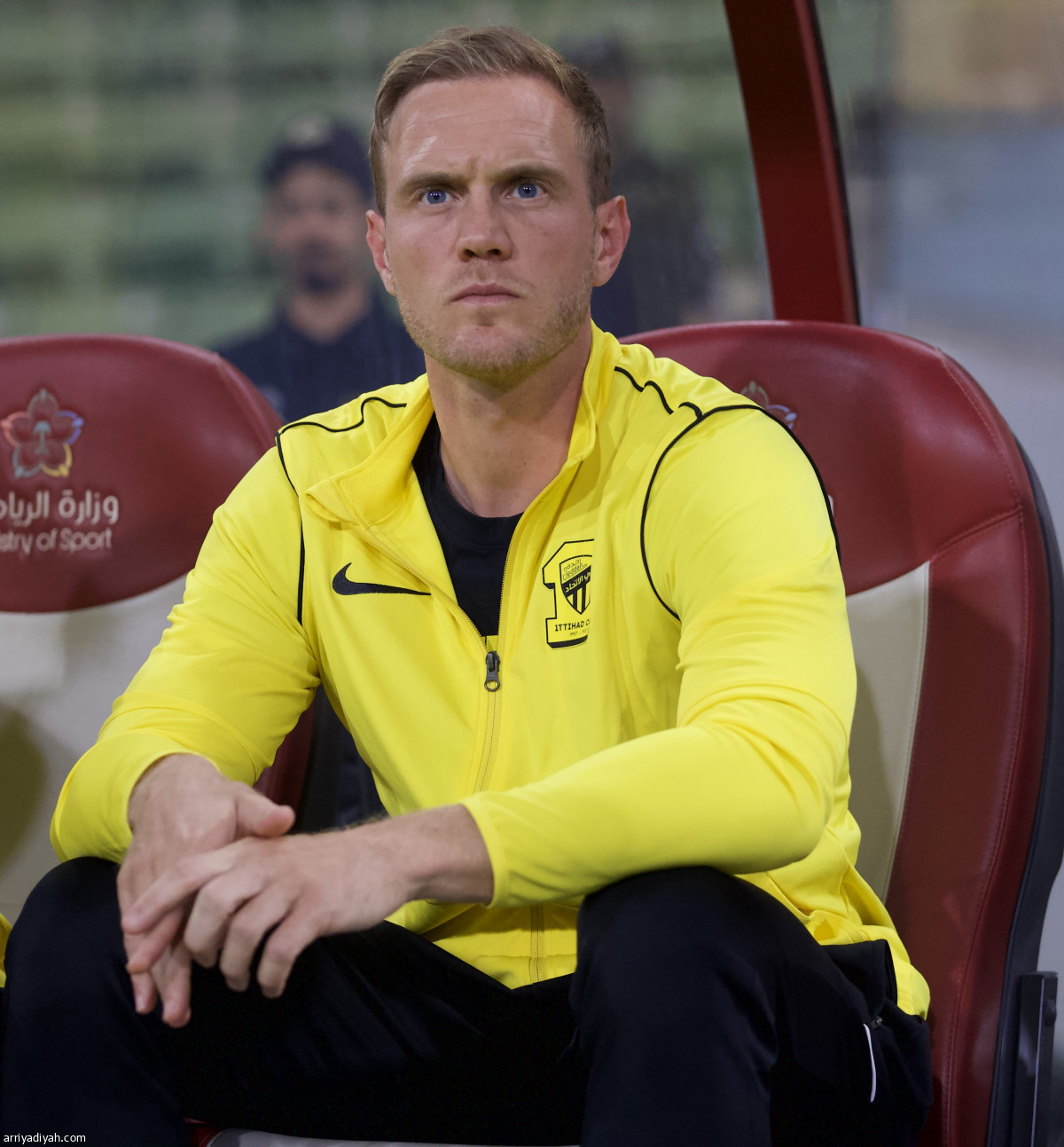 إلينيخينا يعبر بالاتحاد