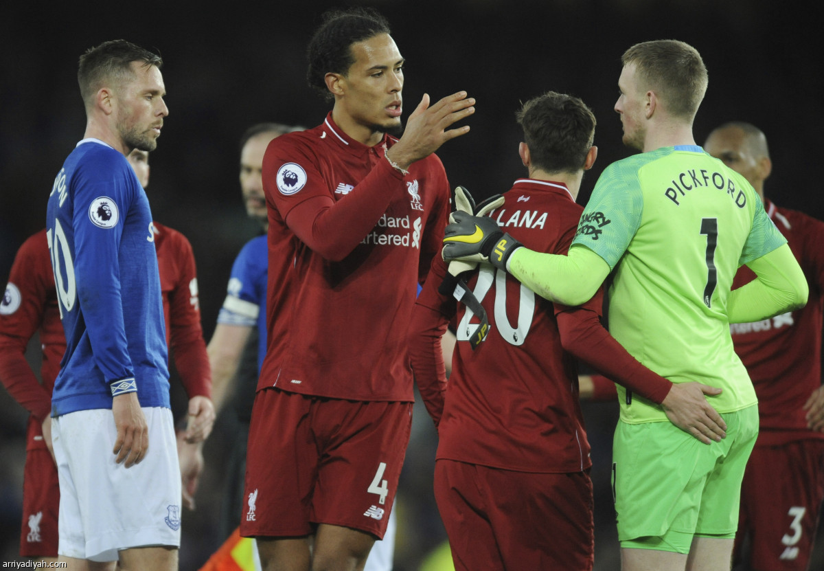 ليفربول يفرط في الصدارة