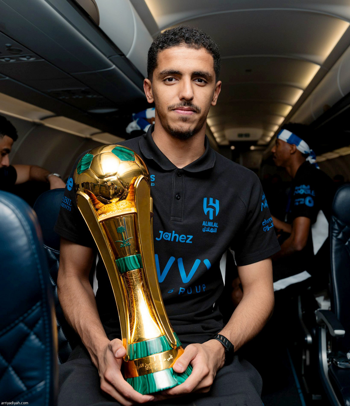 الكأس في أحضان الأبطال