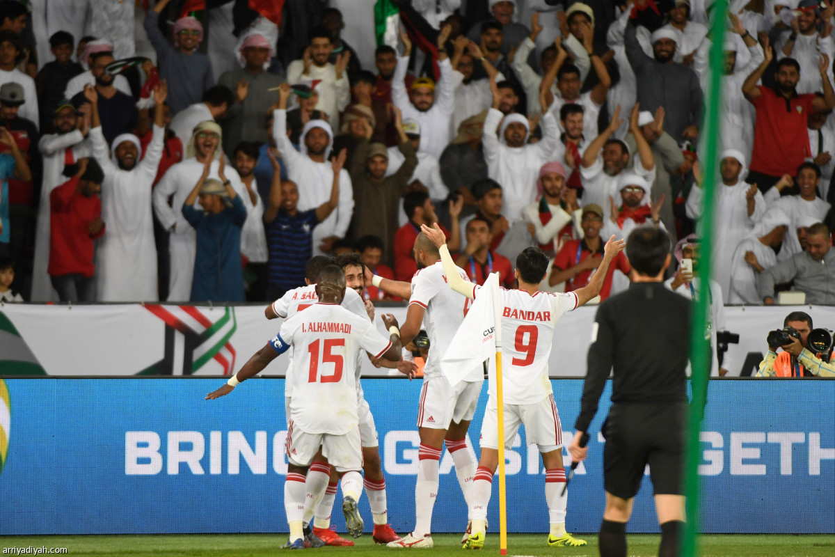 الأبيض في الصدارة